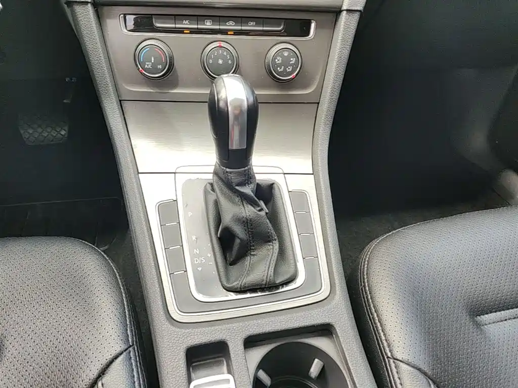 Volkswagen Golf 2016 230TSI Automatic Comfort фото 14