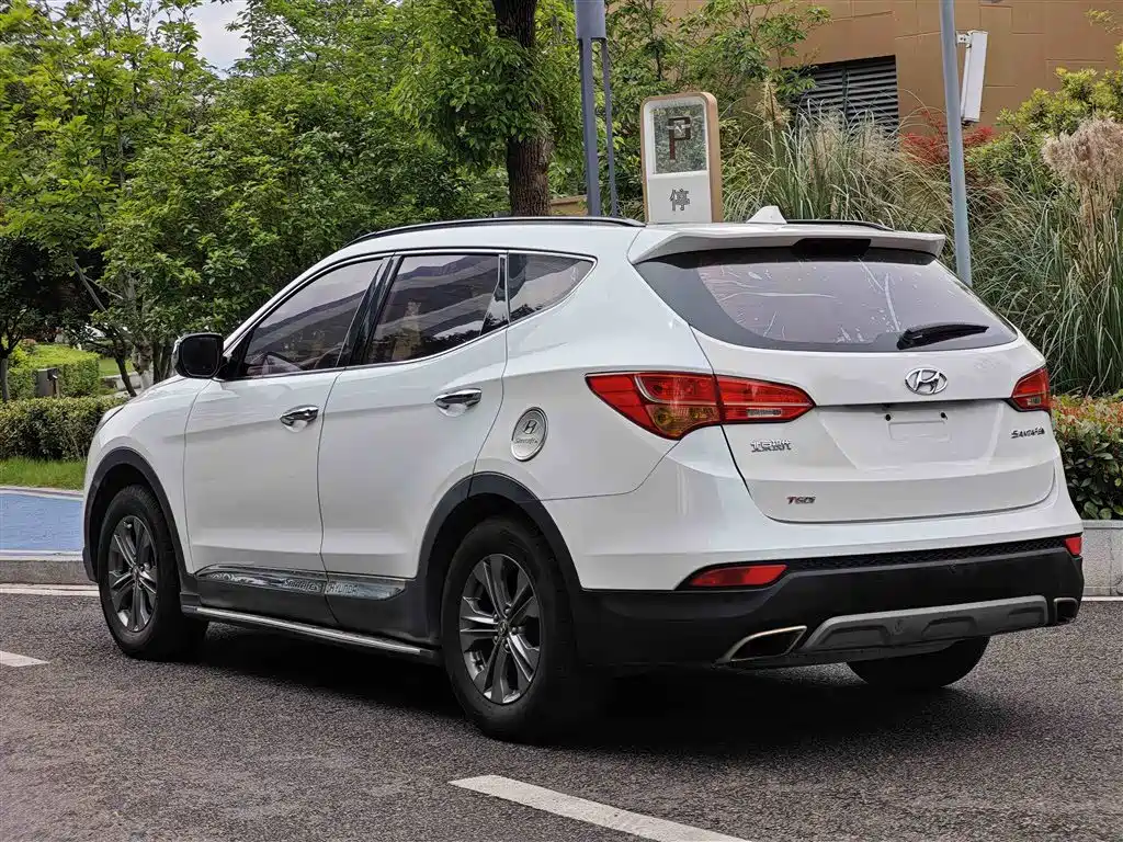 Hyundai Santa Fe 2013 Model 2.4L Automatic 2WD Smart фото 4