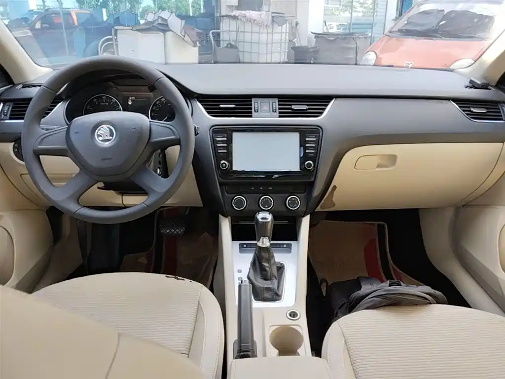 Škoda Octavia 2015 1.6L Automatic逸杰版 фото 10