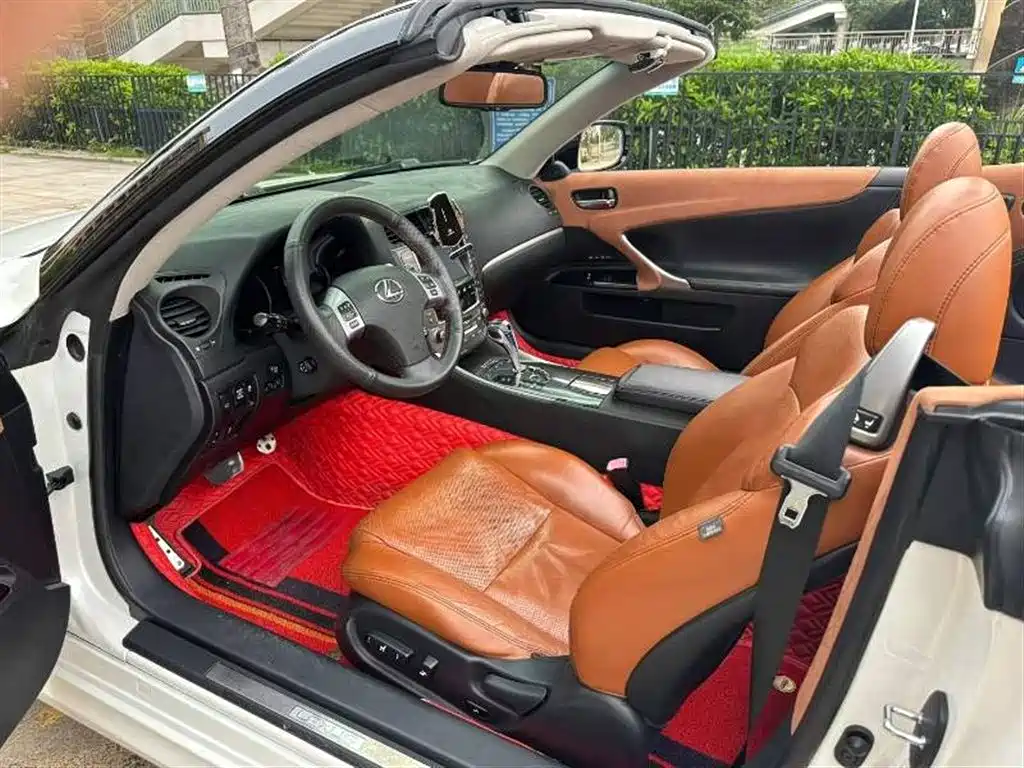 Lexus IS 2011 250C фото 7
