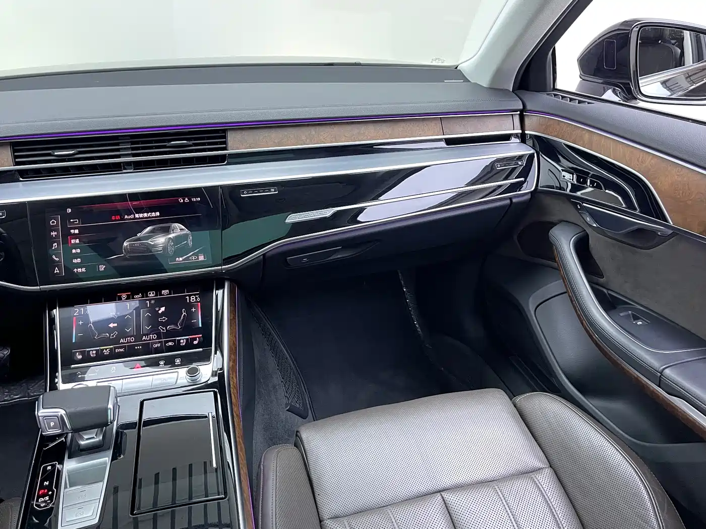 Photo 5 - Audi A8