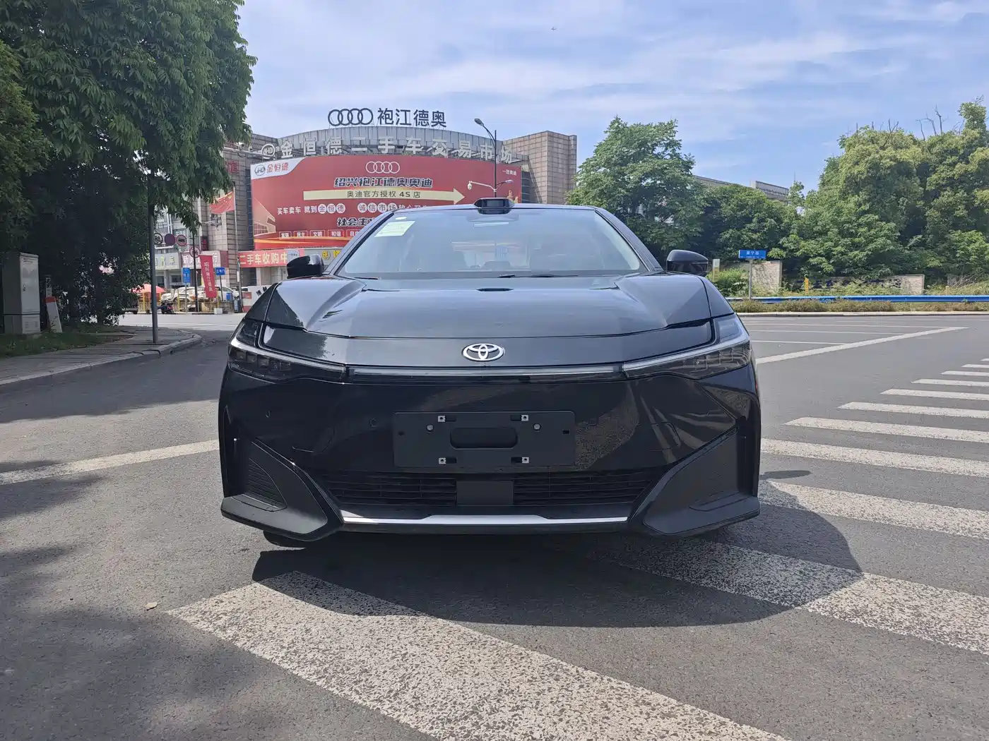 Toyota bZ3 2024 616km Long Range Premium фото 2