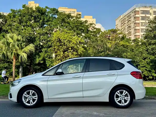BMW 2 Series Touring 2016 218i Leading — фото 3