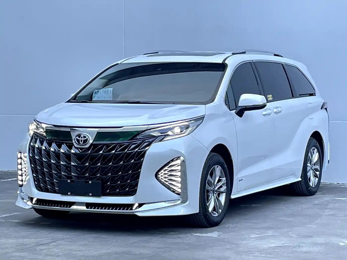 Toyota Sienna 2024 2.5L Hybrid Comfort Edition фото 2