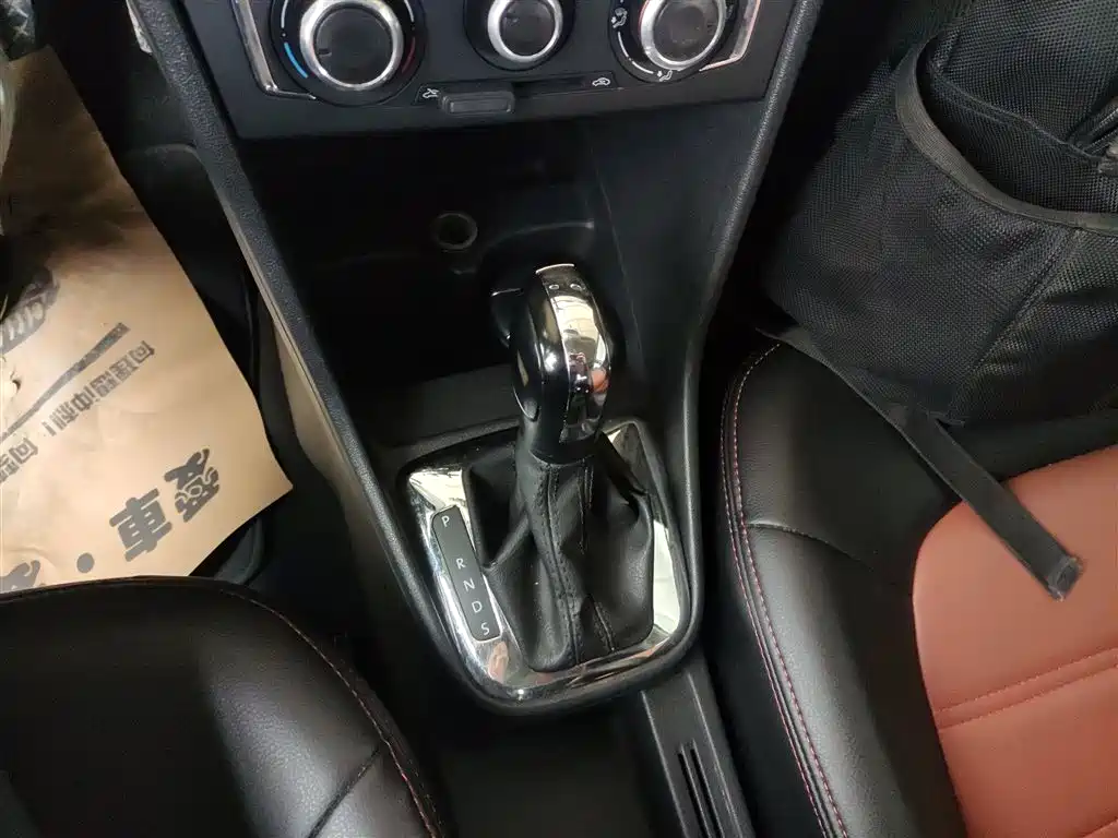 Volkswagen Jetta 2013 1.6L Automatic Comfort фото 10