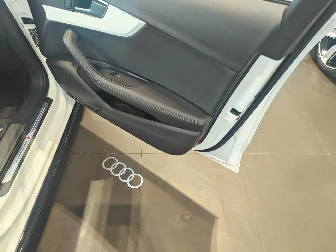Audi A4L 2023 40 TFSI Luxury Sport фото 12