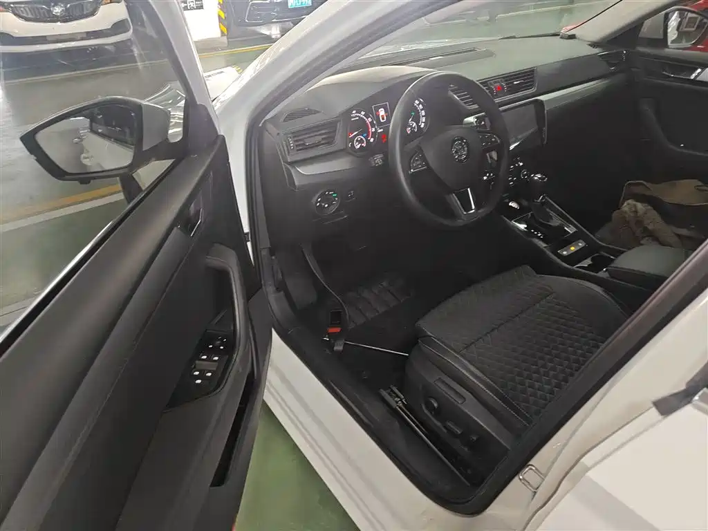 Škoda Superb 2016 TSI280 DSG Pioneer Edition фото 16