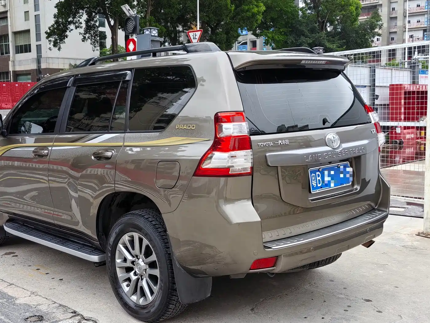 Toyota Prado 2014 4.0L Automatic TX-L NAVI фото 3