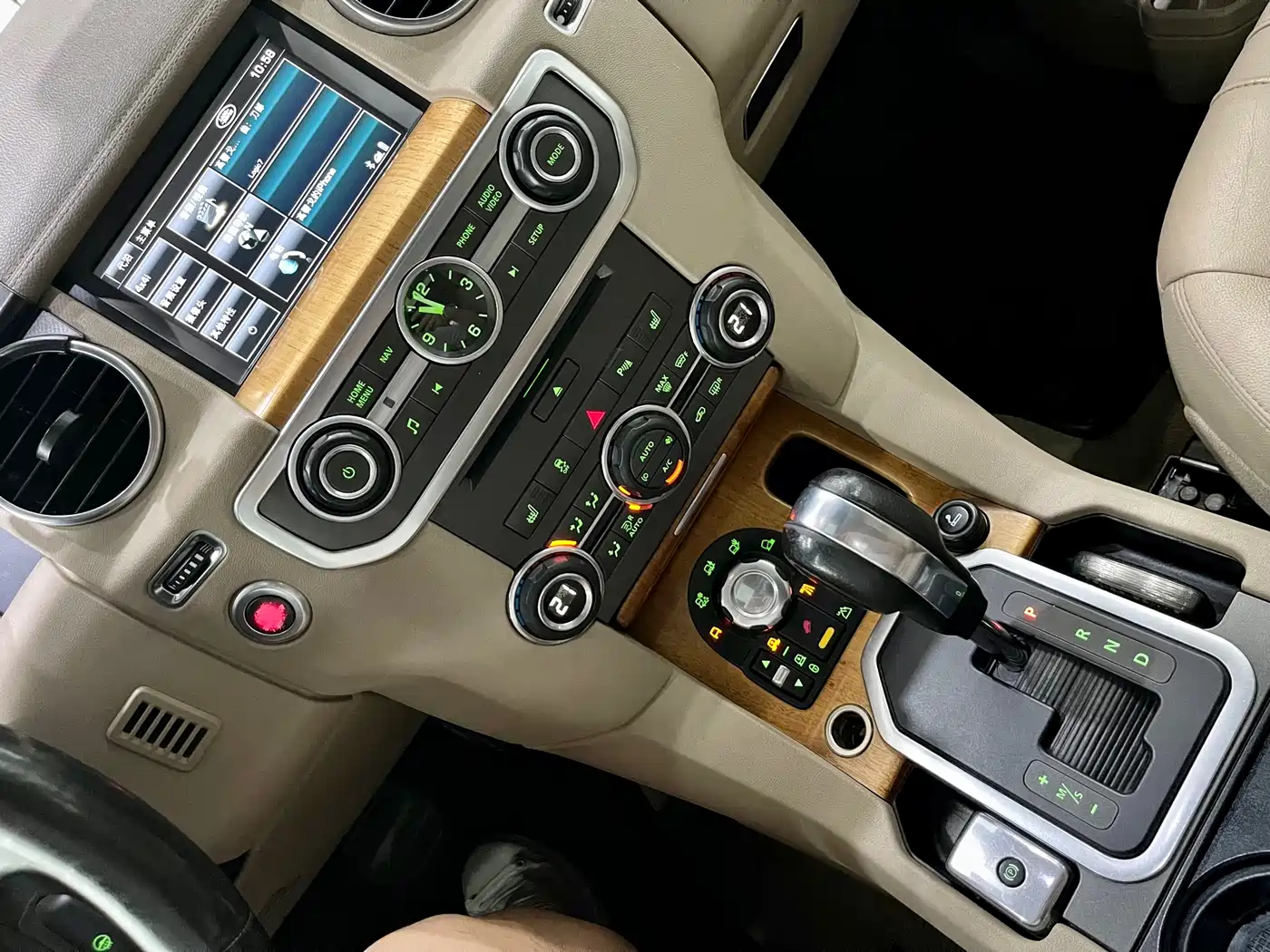 Land Rover Discovery 2012 5.0 V8 HSE фото 14