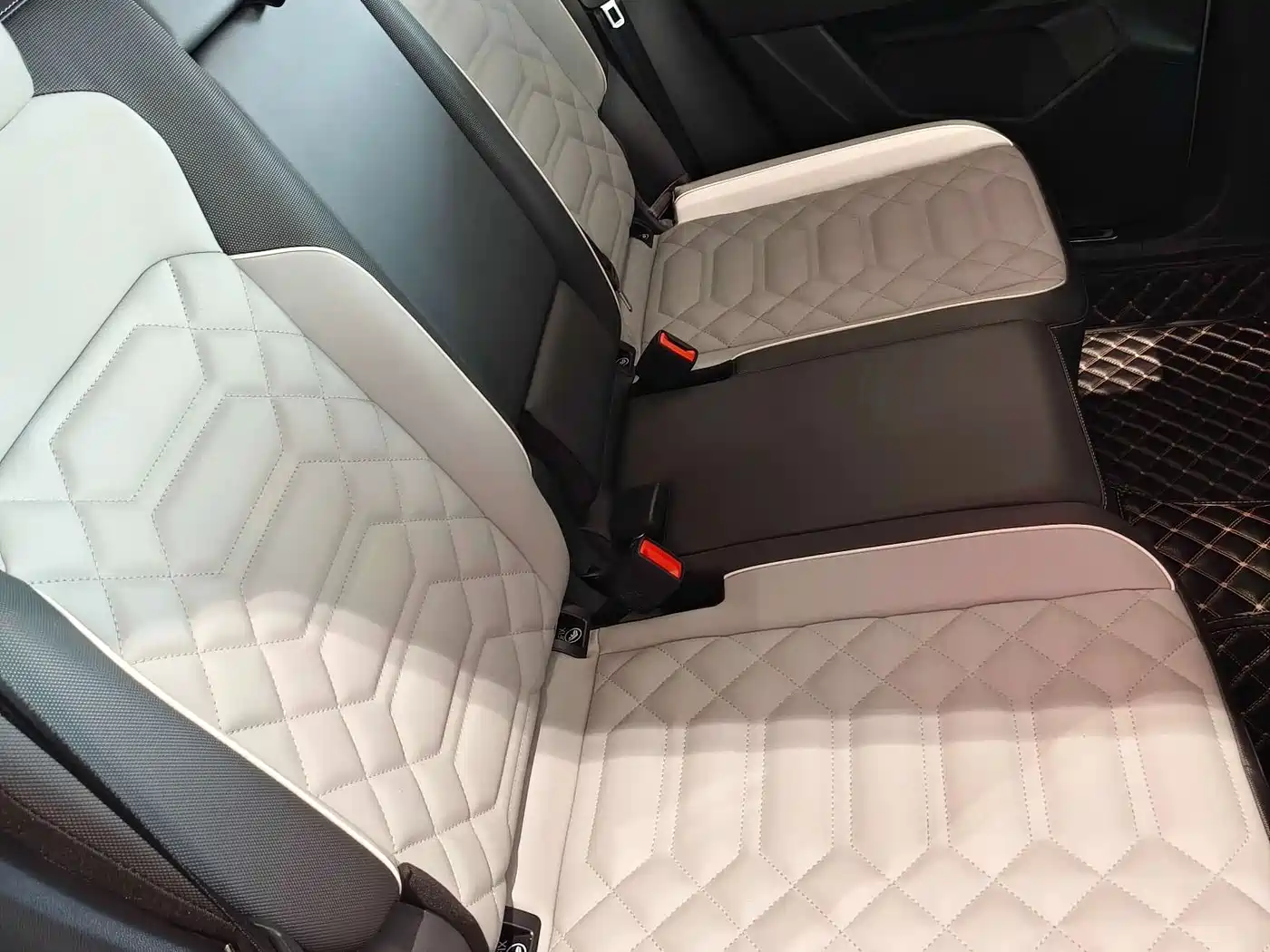 Volkswagen Tayron 2023 330TSI 2WD Luxury Plus Advanced Edition фото 11