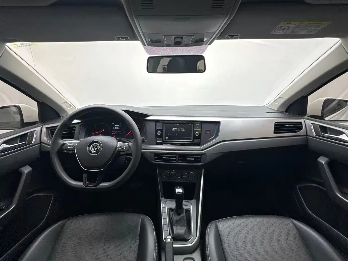 Volkswagen Polo 2019 Plus 1.5L Automatic Panorama Enjoyment Edition фото 4