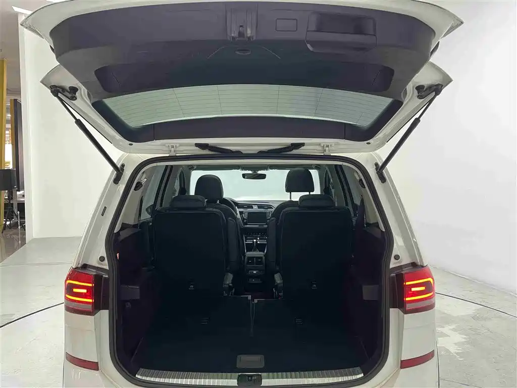Volkswagen Touran 2021 Touran L 280TSI DSG Cross Edition 6-seater фото 16