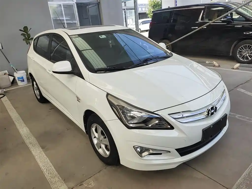 Hyundai Reina 2014 Model 1.4L Automatic GLX фото 4