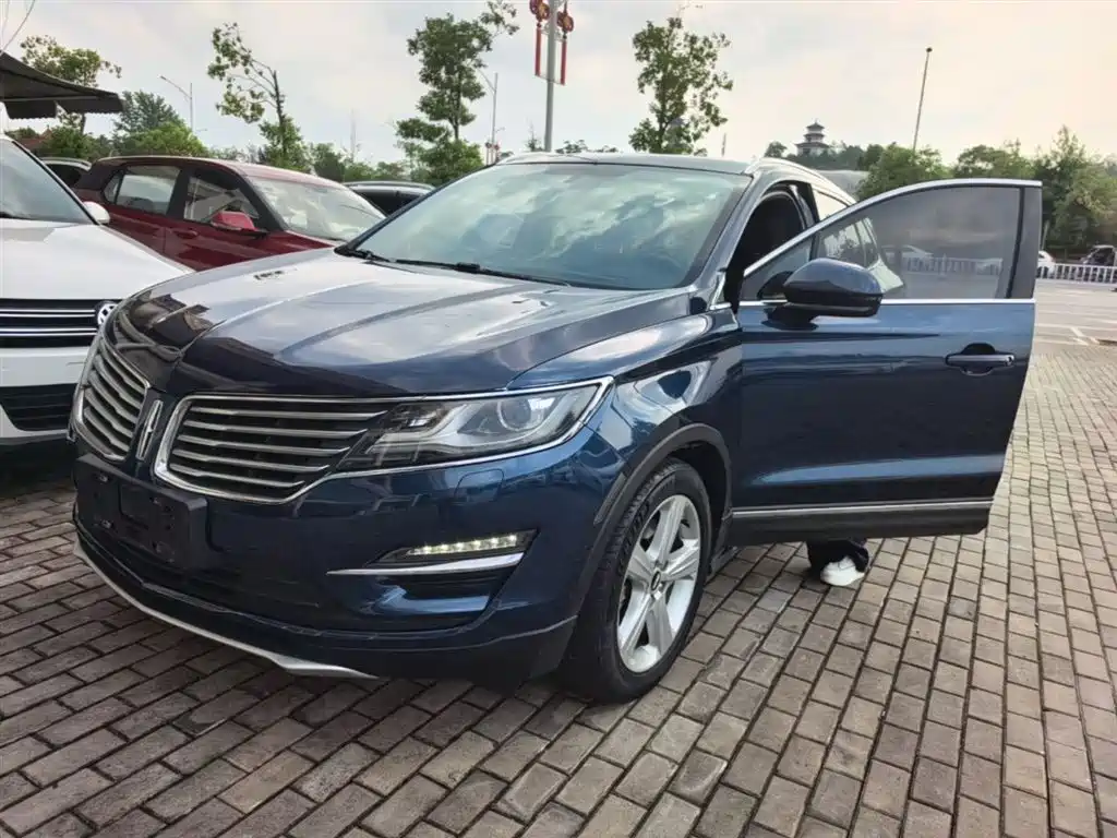 Фото 1 - Lincoln MKC
