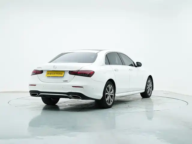 Photo 7 - Mercedes-Benz E-Class
