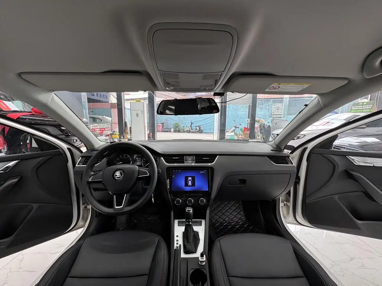 Škoda Octavia 2017 1.6L Automatic Pioneer Edition фото 31