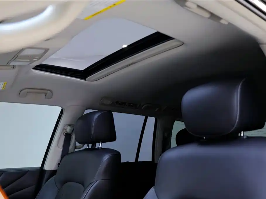 Infiniti QX80 2016 5.6L 4WD фото 28