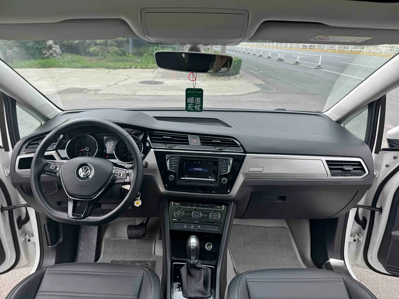 Volkswagen Touran 2016 Touran L 280TSI DSG Elegance фото 12