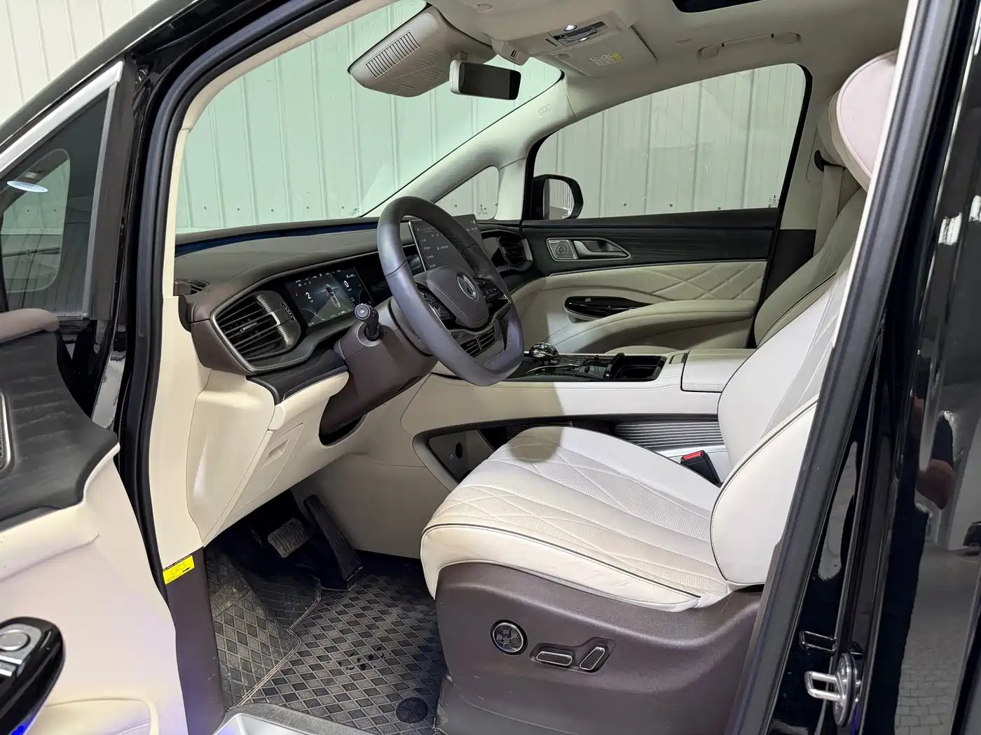 Denza D9 2024 DM-i 980 AWD Flagship фото 11