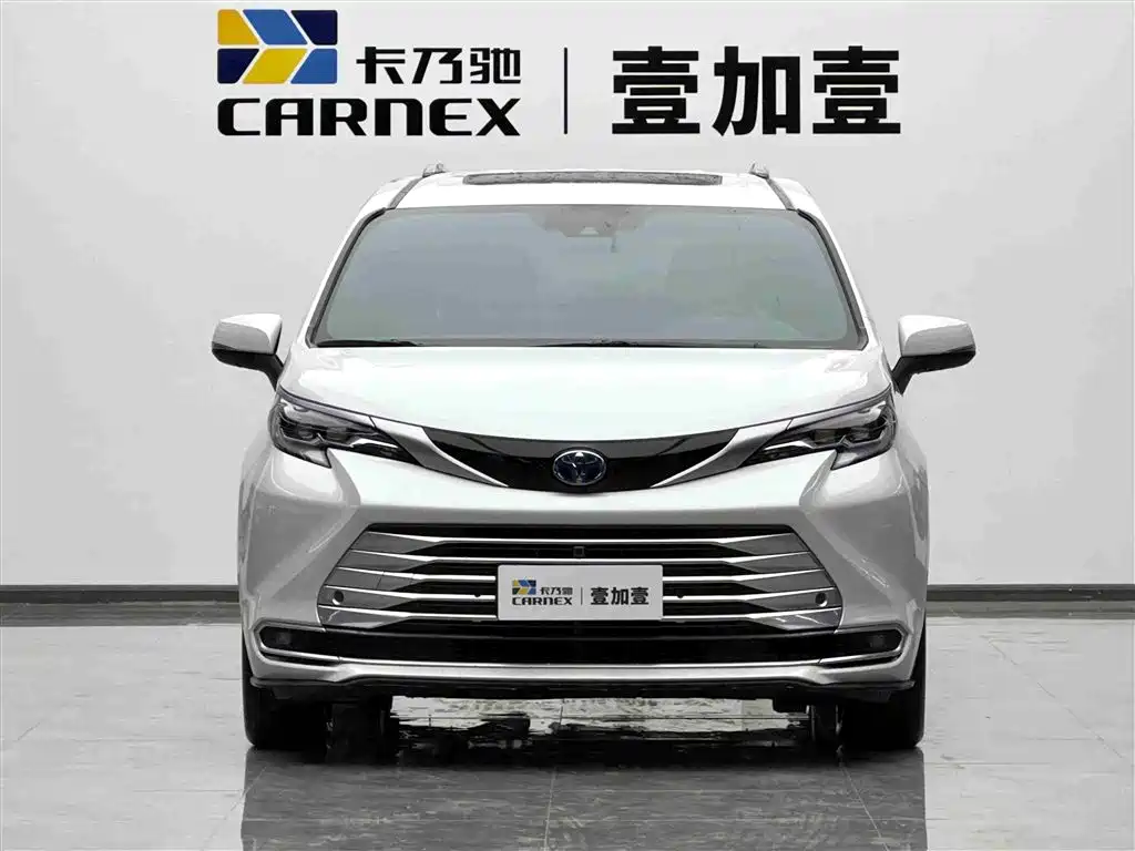 Toyota Sienna 2021 2.5L Hybrid Platinum Edition фото 2