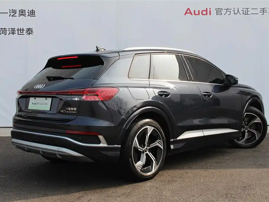 AUDI Q4 E TRON
