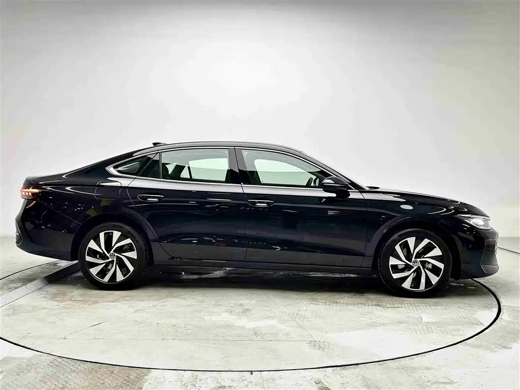 Volkswagen Passat 2025 Pro 380TSI Dragon Fortune Edition фото 4