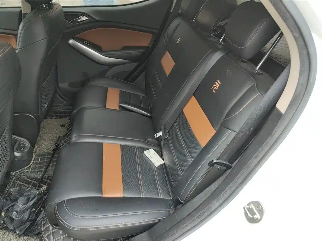 BYD Yuan 2017 1.5L Manual Panoramic Sunroof фото 13