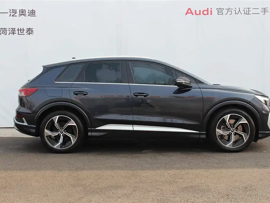 AUDI Q4 E TRON