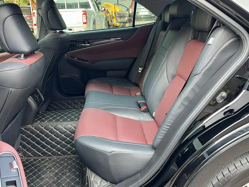 Toyota Crown 2018 2.0T Sport Edition фото 21