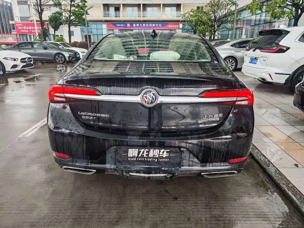 Photo 9 - Buick LaCrosse