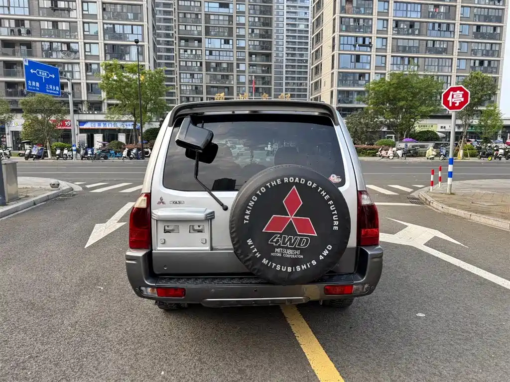 Mitsubishi Pajero 2006 Model 3.0L AT GLX фото 5
