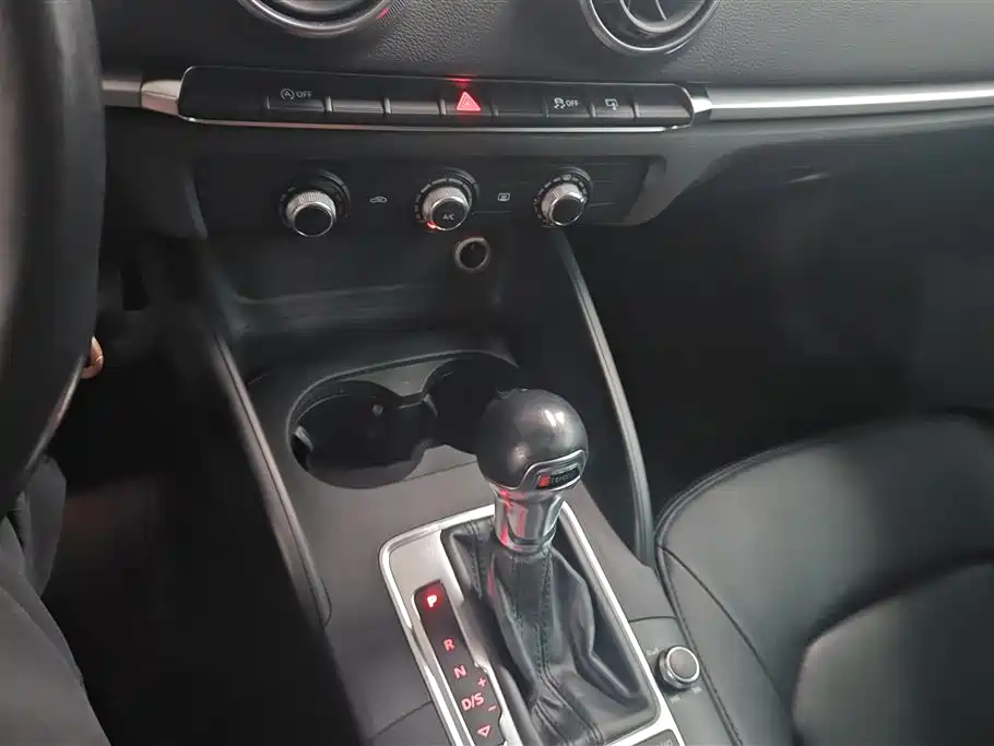 Audi A3 2016 Limousine 35 TFSI Progressive фото 16