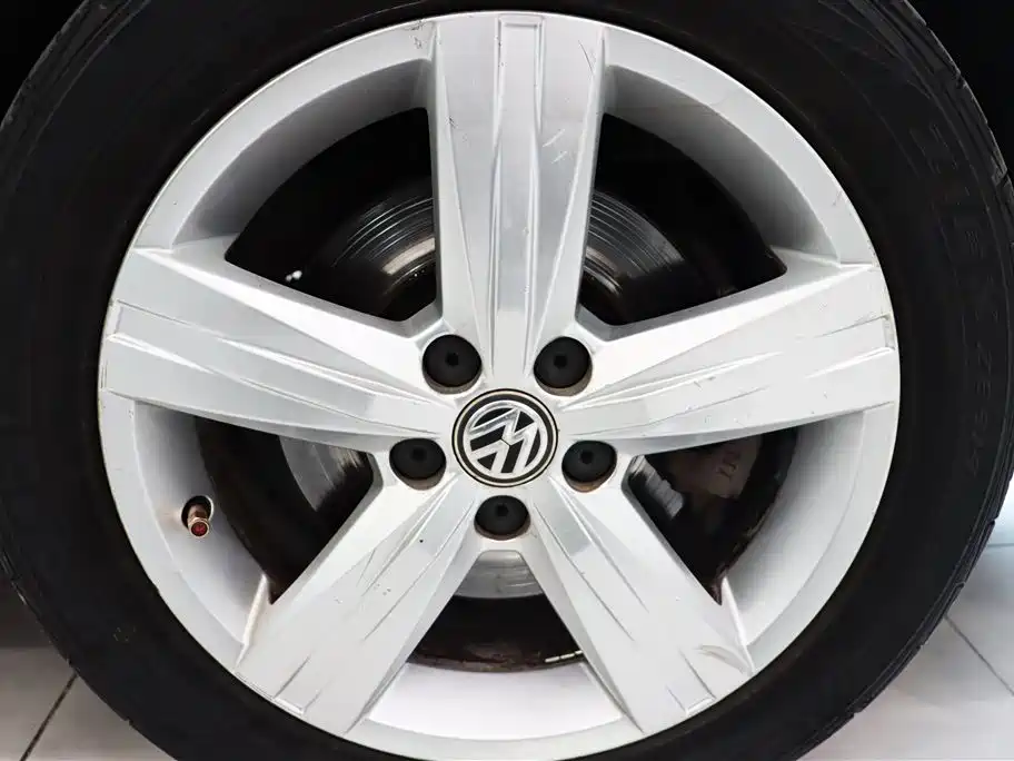 Volkswagen Lavida 2017 1.6L Manual Trend Edition фото 22