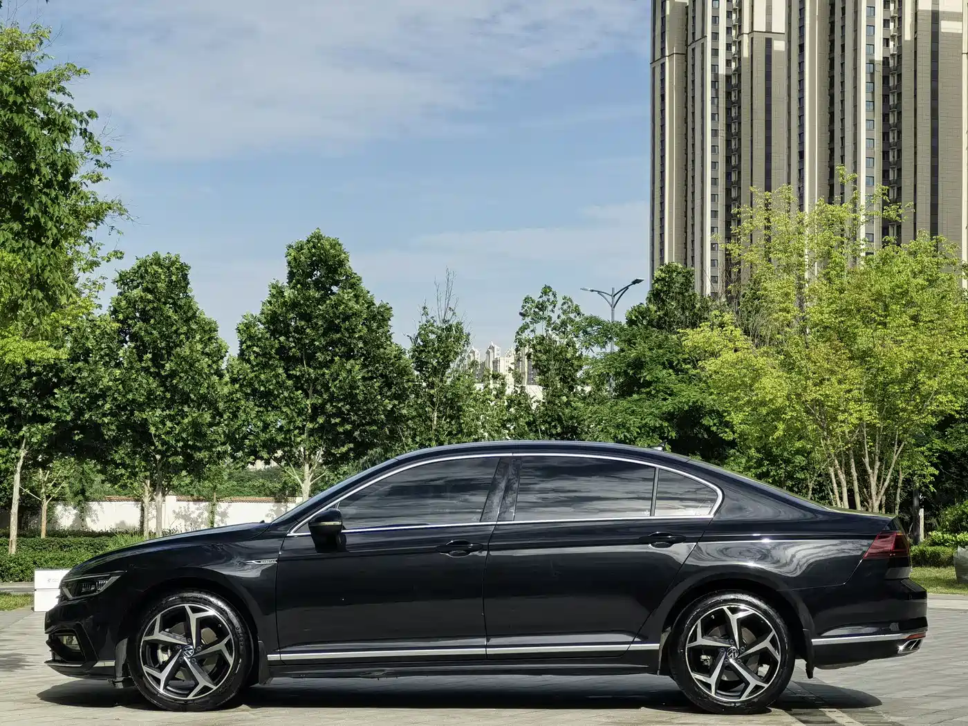 Volkswagen Magotan 2023 Model 2 Million Commemorative Edition 330TSI DSG Luxury фото 4