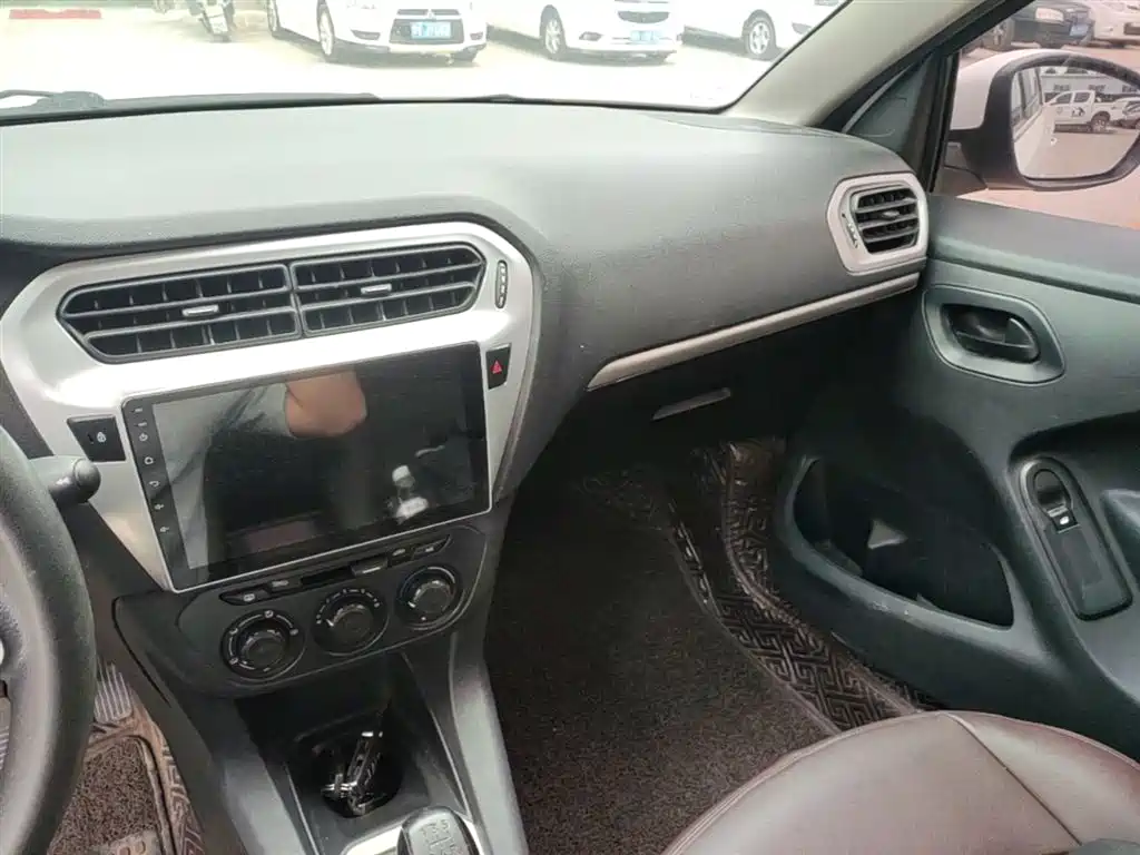 Peugeot 301 2016 1.6L Manual Comfort Edition фото 9