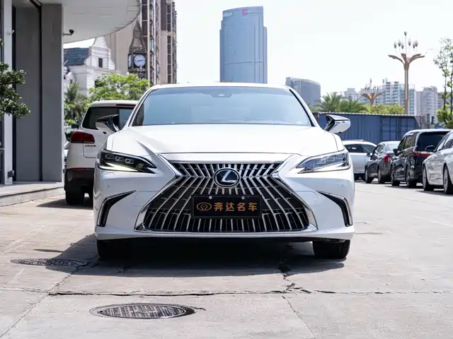 Lexus ES 2022 300h Silver Limited Edition — фото 2