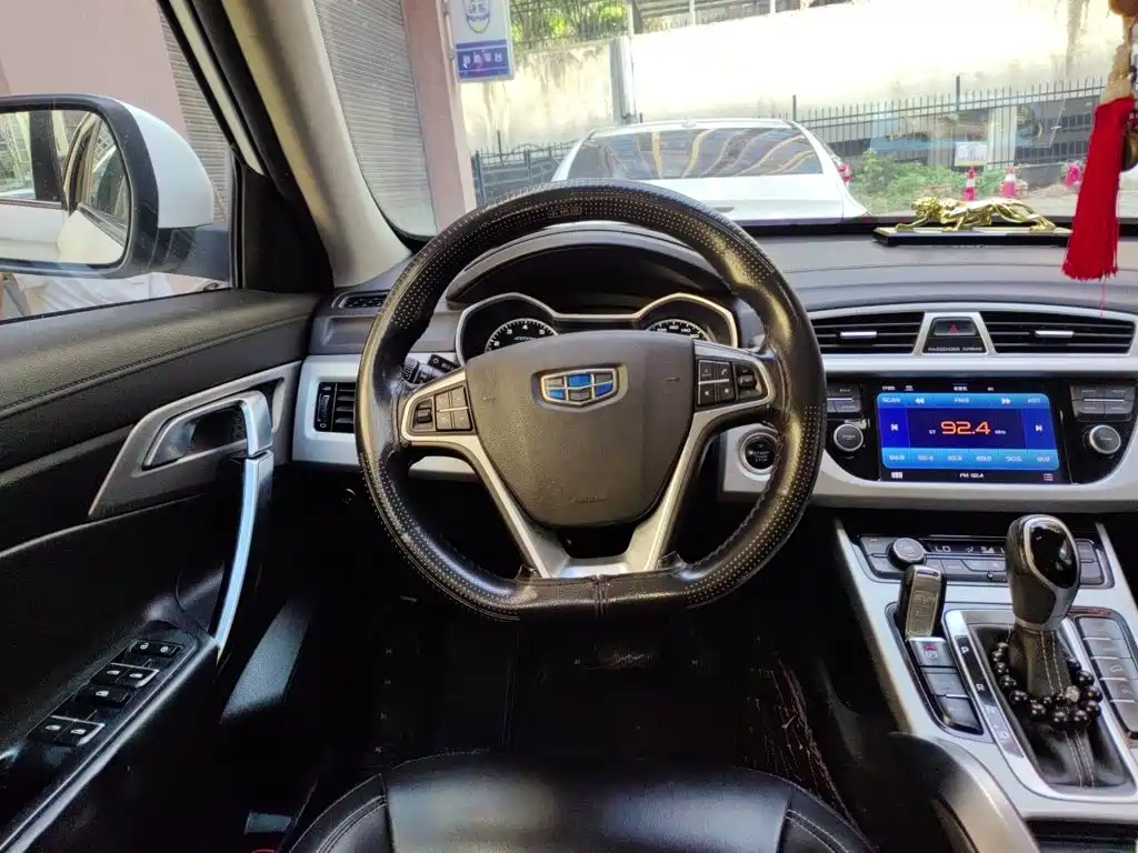 Фото 3 - Geely Atlas