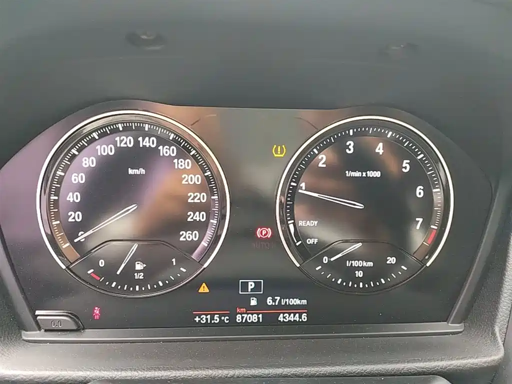 BMW 1 Series 2018 118i Sport Edition фото 12