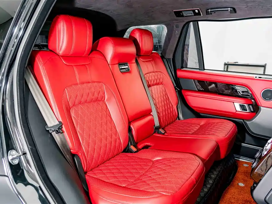 Land Rover Range Rover 2021 3.0 L6 Heritage Extended Classic Edition фото 25