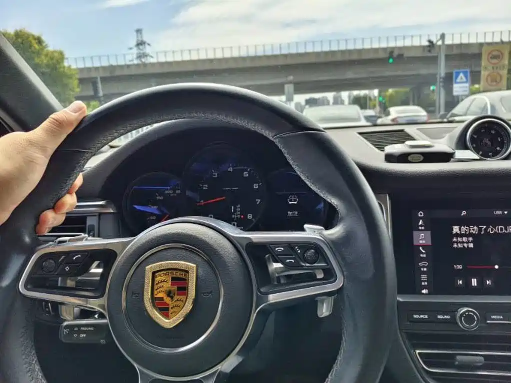 Фото 2 - Porsche Macan