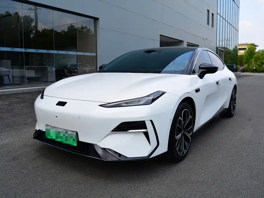 2025 Geely Galaxy Galaxy E8