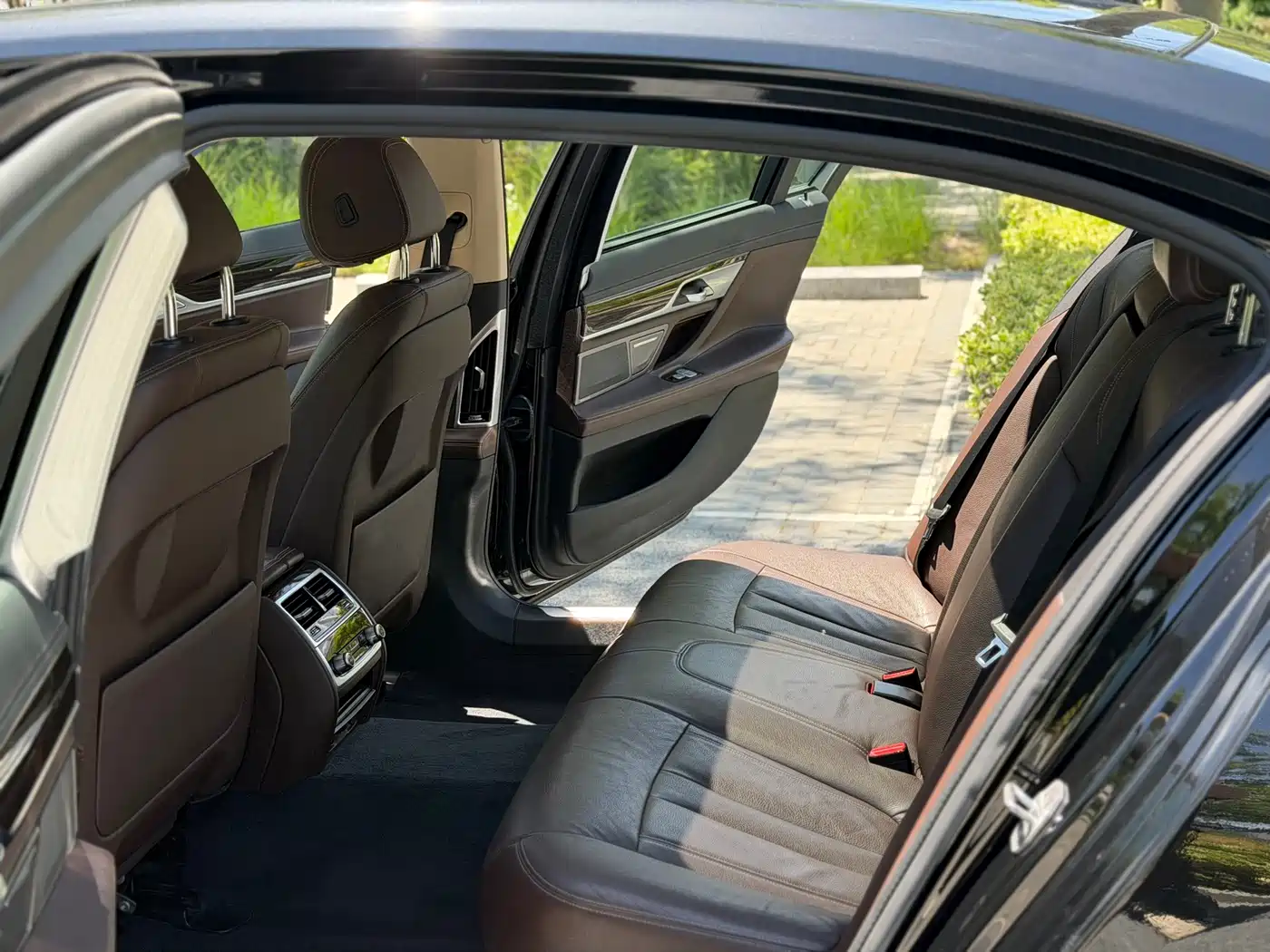 BMW 7 Series 2016 730Li Leading фото 10
