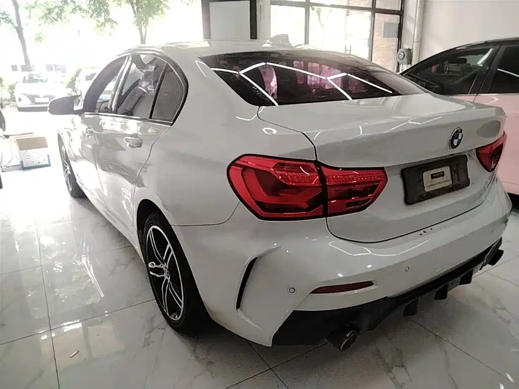 BMW 1 Series 2019 118i M Sport Package фото 5