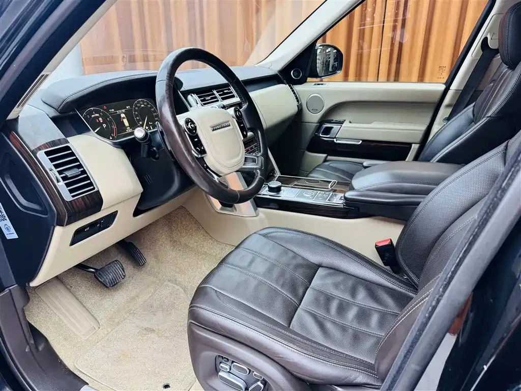 Photo 7 - Land Rover Range Rover