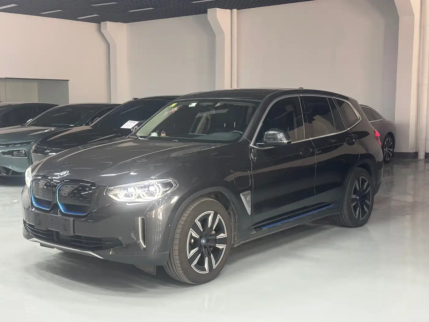 BMW iX3 2021 Leading