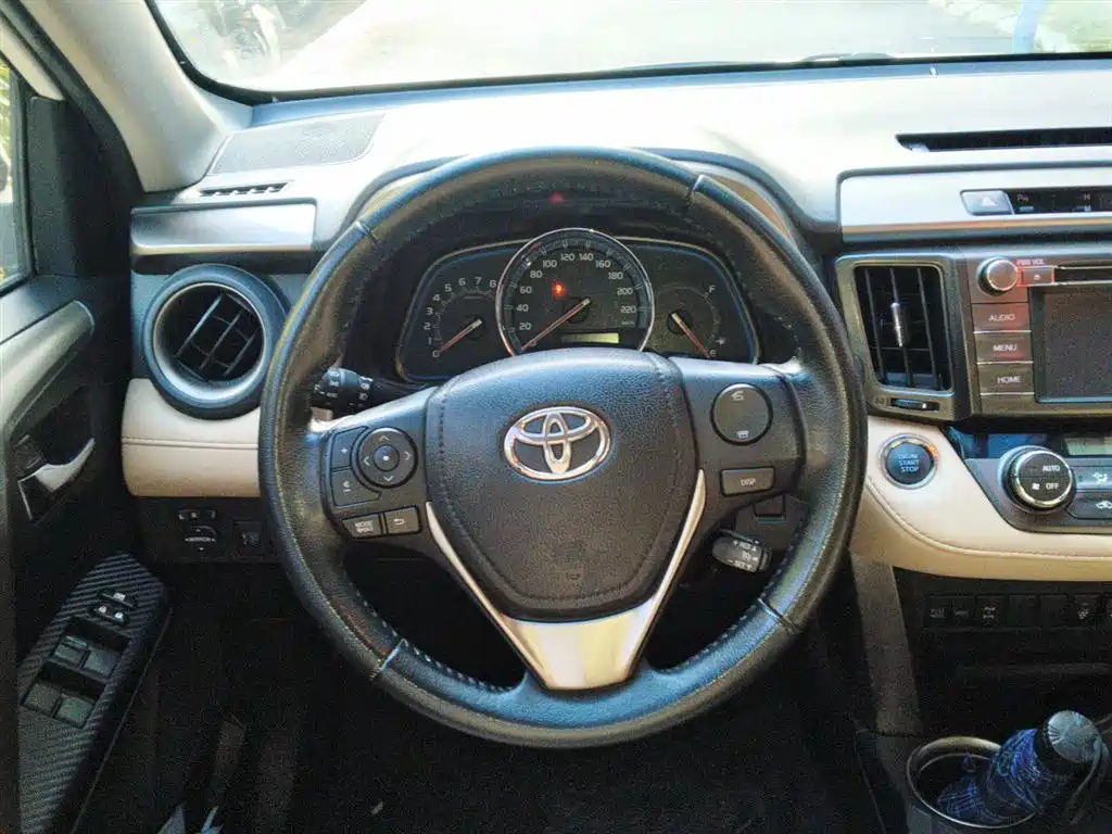 Toyota RAV4 Rongfang 2013 2.0L CVT 4WD Pioneer фото 2