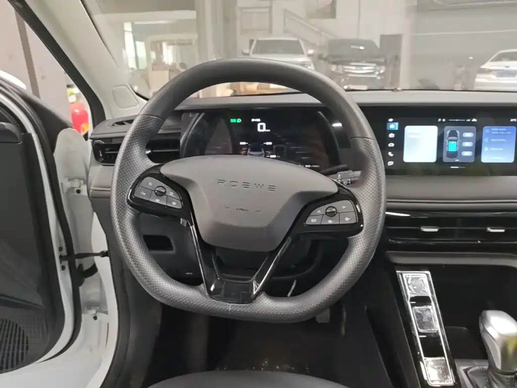 Фото 11 - Roewe i5