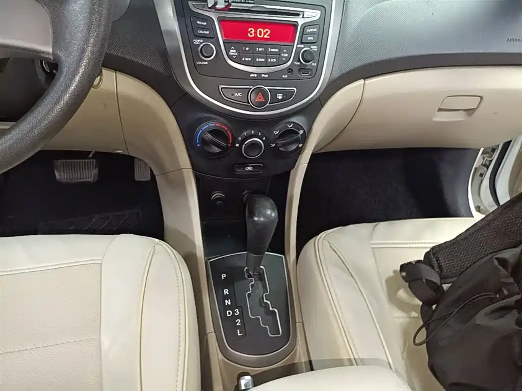 Hyundai Verna 2016 1.4L Automatic Smart GLS фото 14