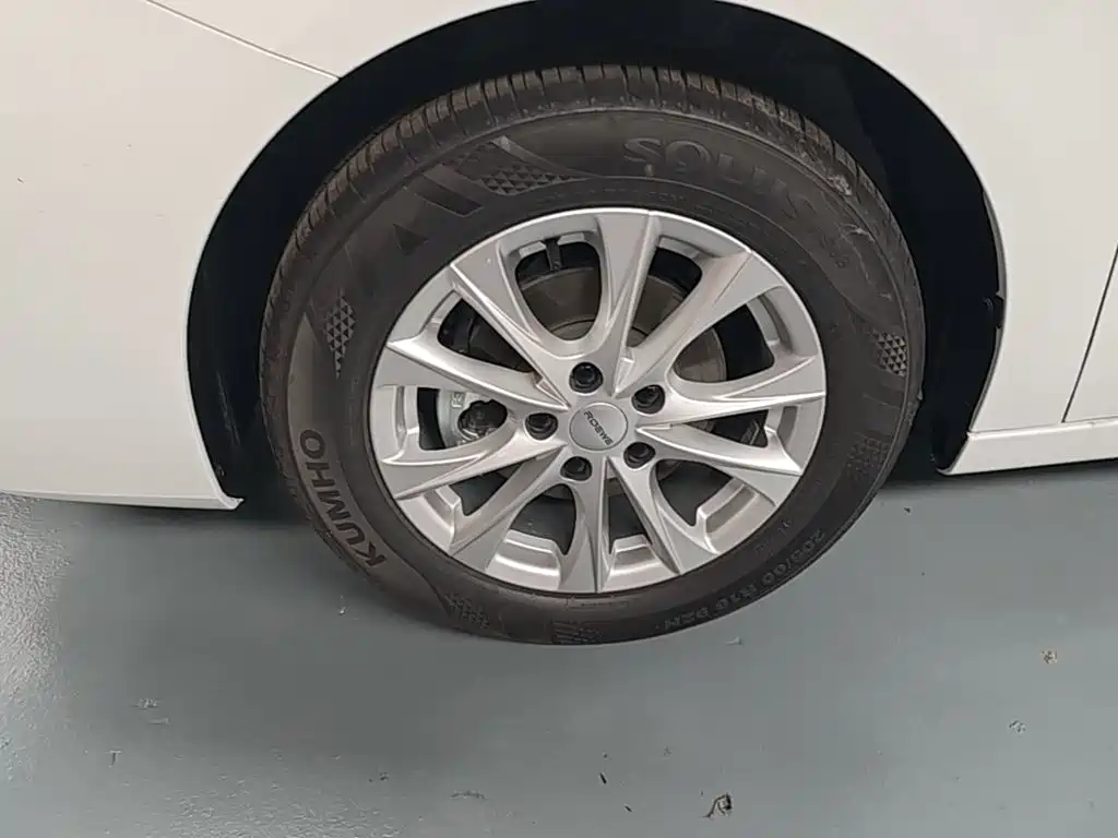 Фото 23 - Roewe i5