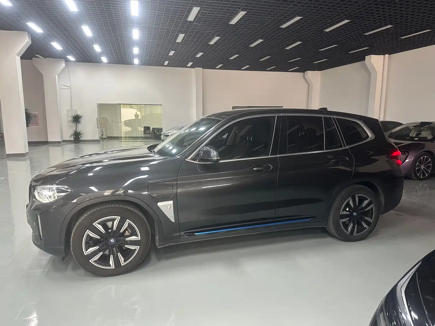 BMW iX3 2021 Leading фото 3